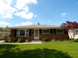 9100 Grantosa Dr, Milwaukee, WI 53225-5006