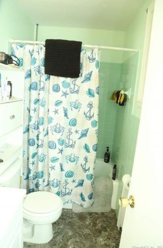 41 Loomis Ave, Windsor CT  06095-2804 exterior