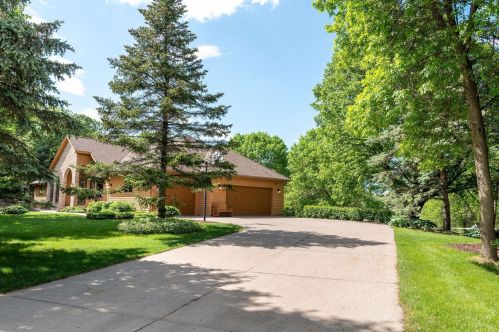 4429 Dorchester Dr, Saint Paul MN 55129-9570 exterior