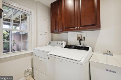 6340 Golf Crse Sq, Alexandria VA 22307-1225 exterior