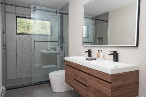 451 Storms Rd, Valley Cottage NY 10989-1215 exterior