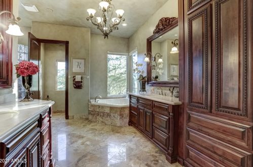 13841 Cyn Dr, Phoenix AZ 85016-2403 exterior