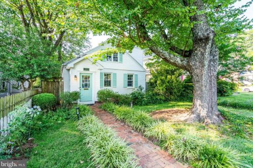 4852 Crescent St, Bethesda, MD 20816-1704