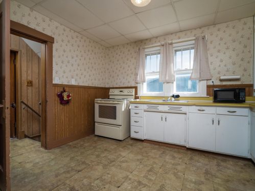 1307 Manila St, Manitowoc WI 54220-6116 exterior