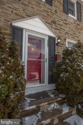 2207 Bryn Mawr Ave, Ardmore, PA 19003-2904