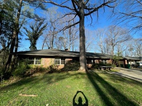 6858 Brandon Mill Rd, Atlanta GA  30328-2031 exterior