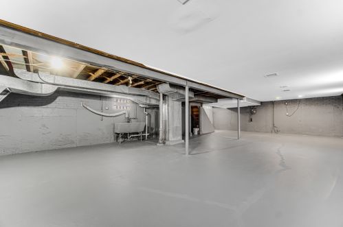 9020 Woodlawn, Chicago IL 60619-7923 exterior