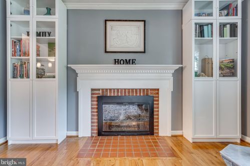 2000 Rampart Dr, Alexandria VA  22308-1637 exterior