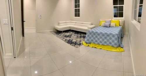 229 Hanamaulu St, Honolulu HI 96825-2226 exterior