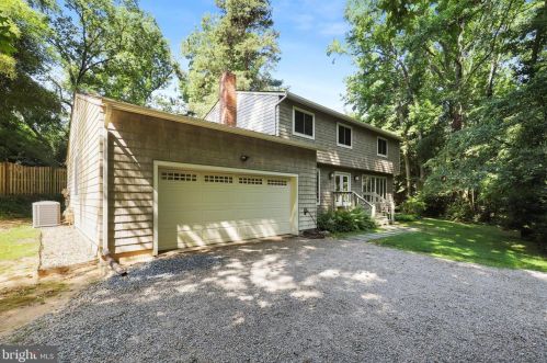 8900 Linton Ln, Alexandria, VA 22308-2730