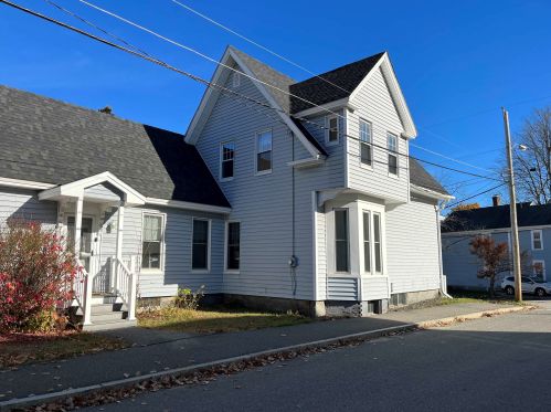 66 Centre St, Concord, NH 03301-4138