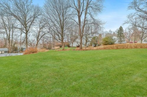 108 Rdg Rd, Valley Cottage NY 10989-2465 exterior