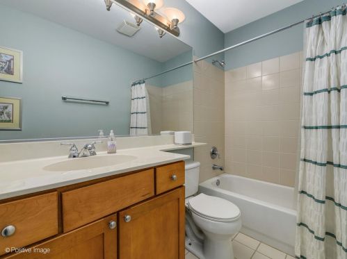 1010 Crosby St, Chicago IL 60610-2405 exterior