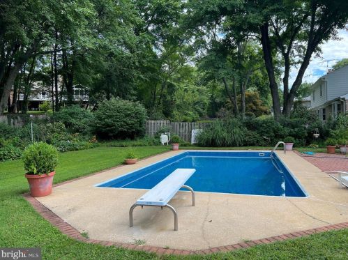 7641 Miller Fall Rd, Rockville MD 20855-1165 exterior