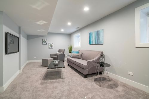 4501 Kilbourn Ave, Chicago IL 60646-5940 exterior