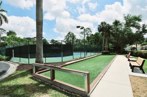 7948 Leicester Dr, Naples FL 34104-7444 exterior