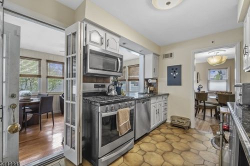 110 Blauvelt St, Teaneck NJ 07666-3862 exterior