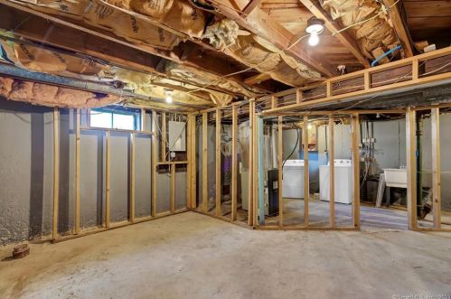 218 Alexander Rd, New Britain CT 06053-1060 exterior