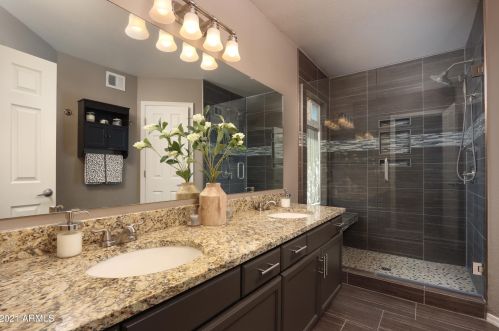 4331 Amberwood Dr, Phoenix AZ 85045-4209 exterior