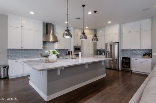 9017 15th St, Phoenix, AZ 85042-2737