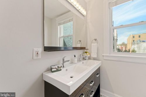 1204 I St, Washington DC 20003-4110 exterior