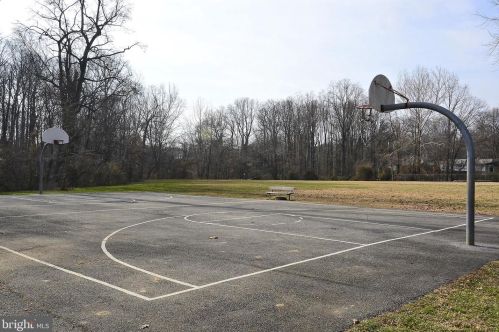 11601 Magruder Ln, Rockville MD 20852-4369 exterior