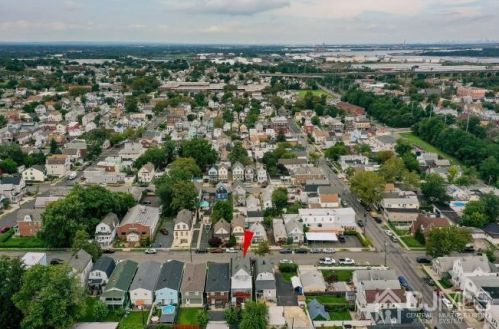 297 Sutton St, Perth Amboy NJ 08861-3332 exterior