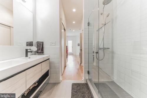 241 Krams Ave, Philadelphia PA  19128-4729 exterior