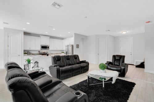 1482 Hunnicut Ave, Fort Pierce FL  34953-7002 exterior