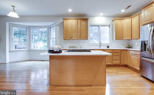 1588 Highland Glen Pl, Mc Lean VA  22101-4159 exterior