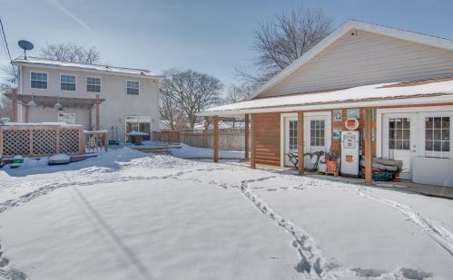 5446 Stack Dr, Milwaukee WI 53219-3137 exterior