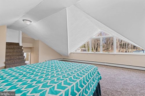 33 Wyncroft Dr, Media PA 19063-4842 exterior