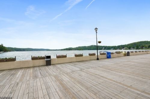 561 Shr Trl, Sparta NJ 07871-1208 exterior