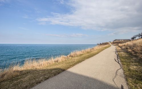 4110 Lake Dr, Milwaukee WI  53235-5953 exterior