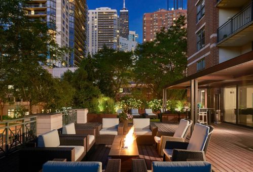 55 Delaware Pl, Chicago, IL 60610-3360