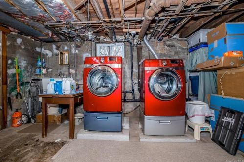 108 Rdg Rd, Valley Cottage NY 10989-2465 exterior