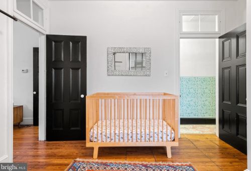 526 Girard Ave, Philadelphia PA 19130-1617 exterior