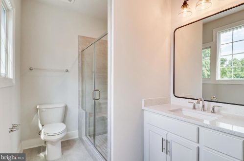 6208 Kellogg Dr, Mc Lean VA  22101-3121 exterior