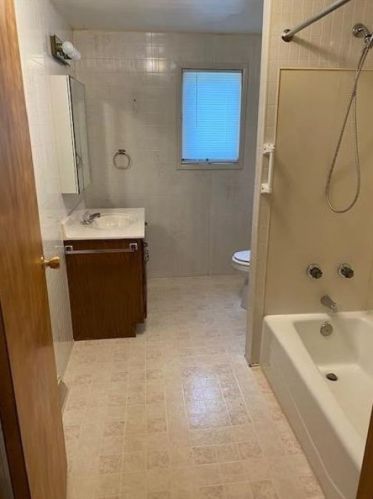 64 Race St, Manor PA 15665-1609 exterior