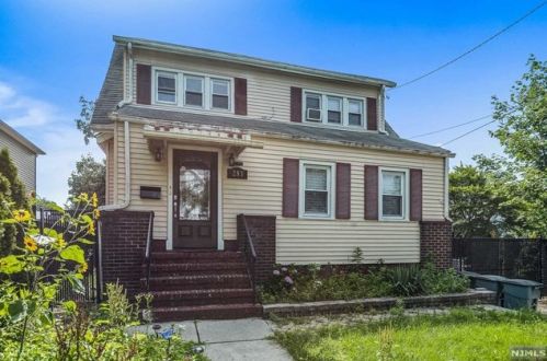 283 Crestview Pl, Teaneck, NJ 07666-3204