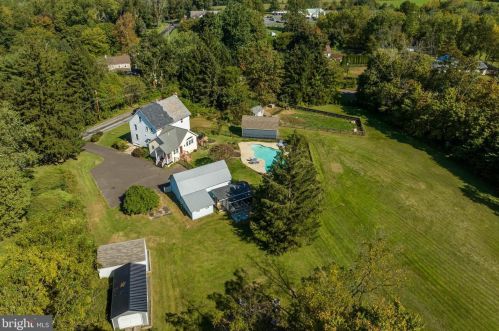 2395 Ml Hl Rd, Quakertown PA 18951-3904 exterior