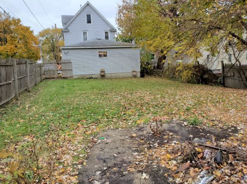 624 8th St, Waukegan IL 60085-7303 exterior