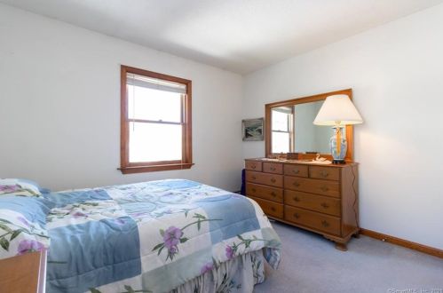 21 Susan Cir, Enfield CT 06082-5767 exterior