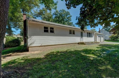 10 Briarwood Dr, Enfield, CT 06082-6229