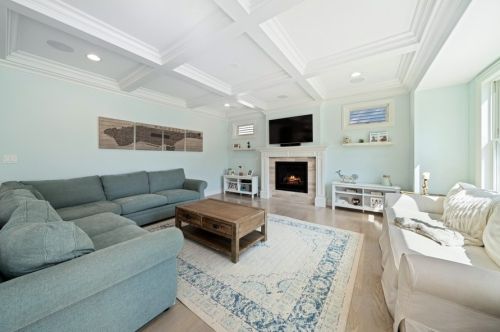 697 Parkside Ave, Elmhurst IL 60126-5029 exterior