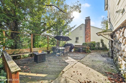 18 Comly Ave, Greenwich CT 06831-4933 exterior