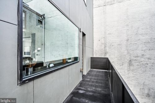 1355 Kater St, Philadelphia PA 19147-1817 exterior