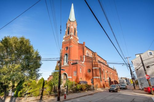1 Pius St, Pittsburgh PA  15203-1655 exterior