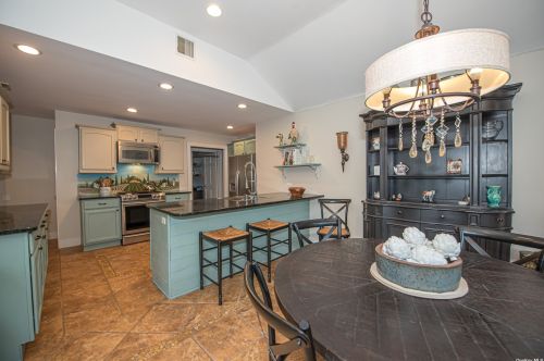 17 Meadowbrook Dr, Huntington Station NY exterior