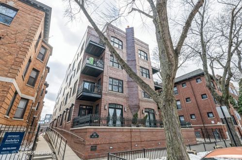 707 Barry Ave, Chicago, IL 60657-3186